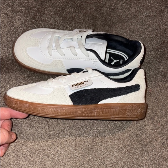 Puma Kids White and Black Sneakers with Brown Sole - Picture 1 of 2